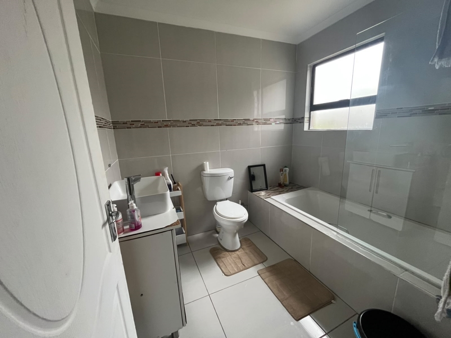 To Let 3 Bedroom Property for Rent in Northcrest Eastern Cape